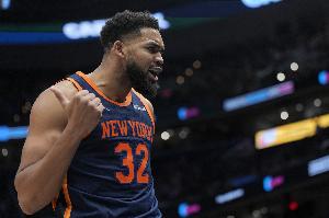 对飙马绍尔！唐斯上半场14投9中&amp;三分4中2 砍下24分8板7助